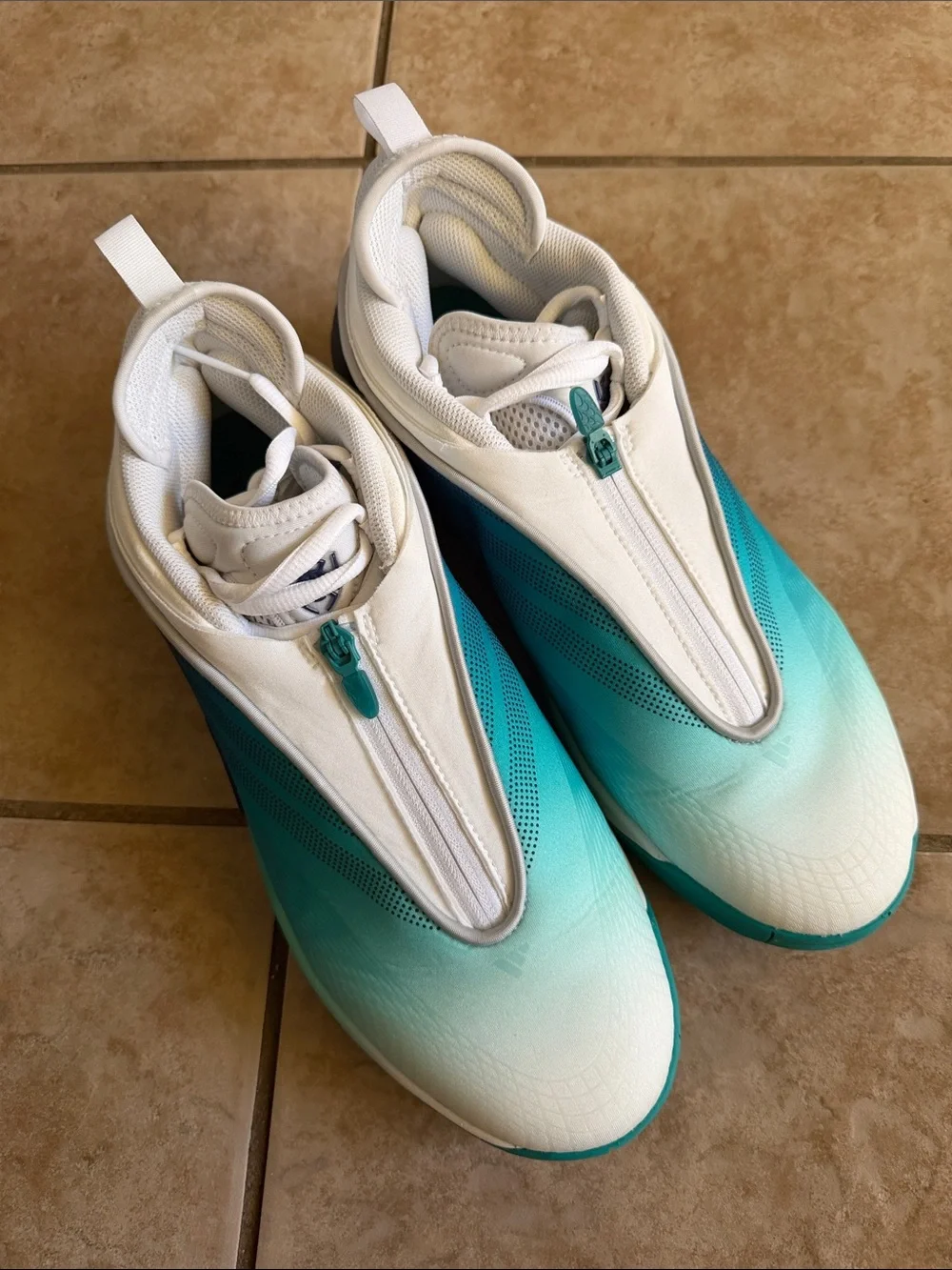 DON Issue 7 Men’s Basketball Shoes Size 11 Teal